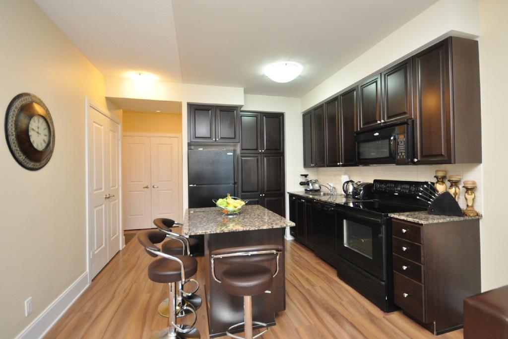 Napa Furnished Rental Apartments Square One Миссиссага Номер фото